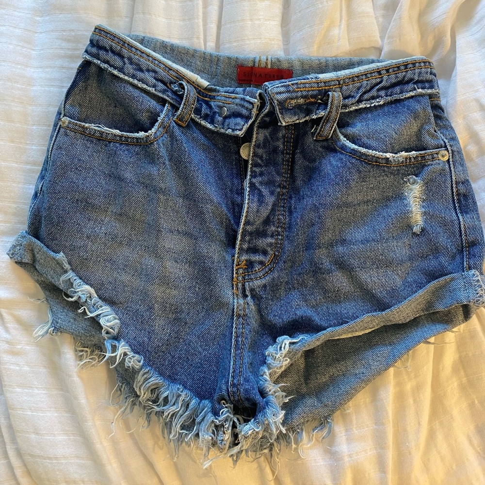 Signature 8 High Waisted Fold Over Shorts
